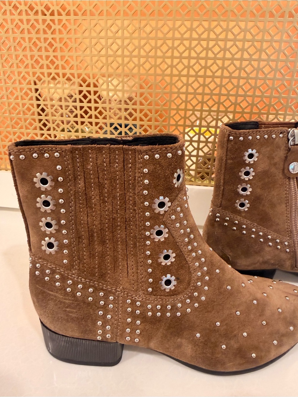 Geox Studded Ankle Boots in Brown - size 35 or 4.5 women NWT! - Picture 4 of 9